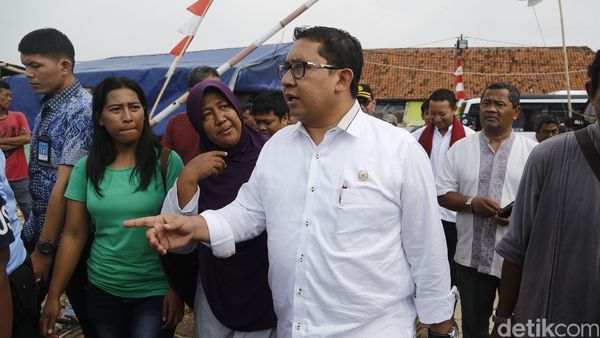 Fadli Zon Datangi Kampung Akuarium