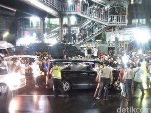 Disambut Marawis, Anies dan Sandiaga tiba di KPU DKI