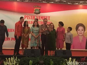 Saat Irjen M Iriawan Bawa Keluarganya ke Atas Podium Penyambutan Kapolda Metro