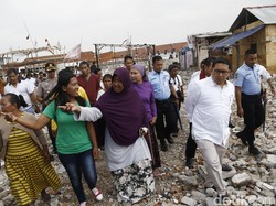Fadli Zon Bacakan Sajak Tukang Gusur Di Depan Warga Kampung Akuarium