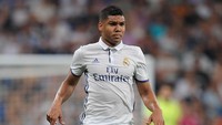 Casemiro berperan penting dalam skema permainan Madrid dalam besutan Zidane, yang menghadirkan tiga titel Liga Champions beruntun. Gelandang bertahan berusia 26 tahun itu tidak tergantikan di timnas Brasil. Akulumulasi kartu Casemiro membuatnya absen dan Brasil pun disingkirkan Belgia  di perempatfinl Piala Dunia. (Foto: Getty Images/Denis Doyle)
