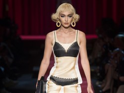 Gigi Hadid Jalan di 3 Catwalk dalam 1 Hari di Milan Fashion Week