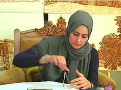 Seorang Pelukis Gaza Bikin Lukisan dari Henna