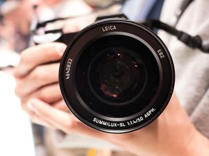 Deretan Lensa Baru Leica SL dan Handgrip Deretan Lensa Baru Leica SL dan Handgrip