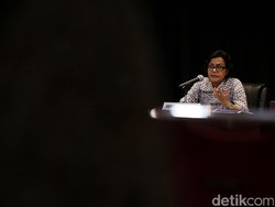 Sri Mulyani Komentari Lengsernya Dolar AS dari Rp 13.000