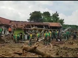Garut Berduka, 20 Korban Banjir Bandang Masih Hilang