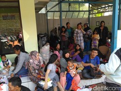 Anak-anak Korban Banjir Bandang Garut Amat Sangat Butuh Peralatan Sekolah!