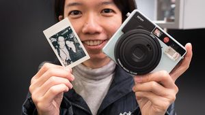 Mengulik Kamera Cetak Instan Leica Sofort