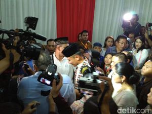 Usai Daftar di KPU DKI, Agus-Sylvi Pidato di Kantor Demokrat