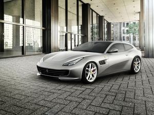 Ferrari Pertama dengan 4 Kursi dan Mesin V8 Ferrari Pertama dengan 4 Kursi dan Mesin V8