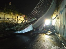 Ruas Terowongan Pasar Minggu Masih Ditutup, Puing JPO Sedang Dievakuasi