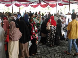 168 Jemaah Haji Tiba di Pangkalpinang, Disambut Haru Keluarga