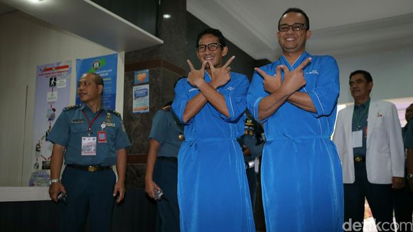 Tes Kesehatan Pilgub DKI, Anies-Sandiaga Tampilkan Salam Huruf W