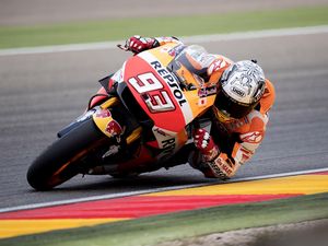 Pole Milik Marquez, Vinales Kedua