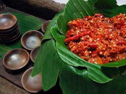 Racik Sambal Dadak yang Pedas Segar dengan Cara Ini