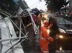 Polisi Panggil Dinas Pajak dan PU Soal Reklame di JPO Roboh Pasar Minggu