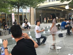 Batal Beli iPhone 7, Wanita Ini Malah Dilamar Pacar