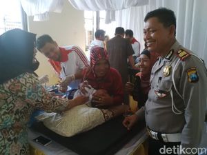 Jerit Tangis Warnai Sunat Massal Peringati HUT Polantas