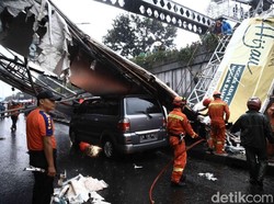 JPO di Pasar Minggu Ambruk, Kadishub DKI: Pemasangan Reklame Dievaluasi