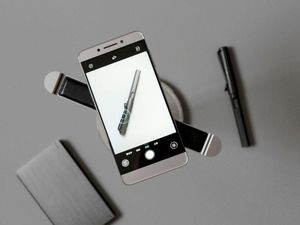 LeEco Siapkan Ponsel dengan Kecerdasan Buatan LeEco Siapkan Ponsel dengan Kecerdasan Buatan