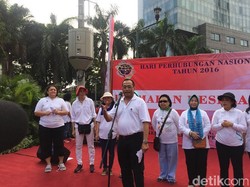 Agar Warga Beralih ke Bus, Menhub Minta Operator Tingkatkan Layanan