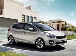 Kia Segarkan Tampilan Carens