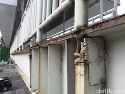 Dishub DKI Akan Bongkar Reklame di JPO yang Tak Sesuai Ketentuan