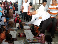 Cinta Kereta Api, Ratusan Anak Mewarnai Gambar Sepur di Stasiun Tugu Yogya