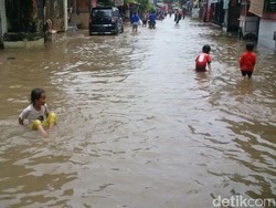 Banjir di Ciledug Awet, Warga Keluhkan Tanggul yang Belum Selesai Dibangun