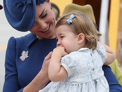 Foto: Serba Biru, Gaya Kompak Keluarga Pangeran William & Kate Middleton