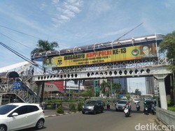 Mengapa Harus Ada Papan Reklame di JPO?