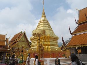 Wow Silau! Vihara dan Stupa Emas di Chiang Mai Wow Silau! Vihara dan Stupa Emas di Chiang Mai