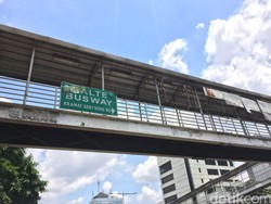 Dishub DKI Bongkar Reklame Tak Berizin di JPO Pekan Depan