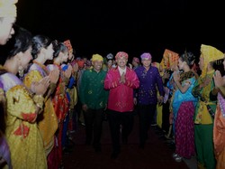 Menpar Resmi Buka Kemeriahan Festival Pesona Palu Nomoni 2016