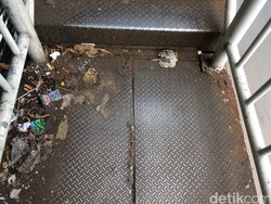 Kerusakan JPO di Jakarta Timur dalam Video