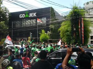 Perform Percent Anjlok, Ratusan Driver Geruduk Markas Go-Jek Perform Percent Anjlok, Ratusan Driver Geruduk Markas Go-Jek