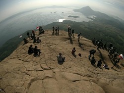 Gunung di Dekat Jakarta yang Bersahabat Buat Pendaki Pemula