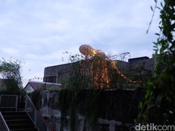 Ada Gurita Raksasa di Rooftop Bangunan Komunitas Salihara