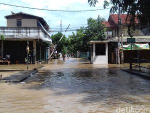 Bekasi Diguyur Hujan, Sejumlah Perumahan Warga Tergenang Banjir