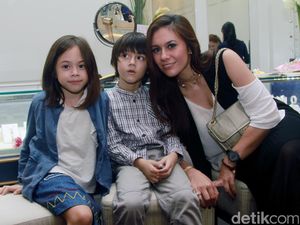 Lucunya Kedua Buah Hati Wulan Guritno