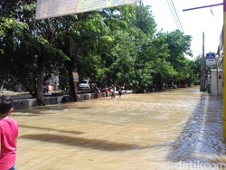 Banjir Bekasi Belum Surut, Warga Kritik Pemkot dan Pilih Meliburkan Diri