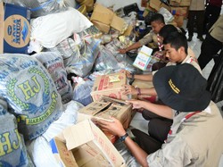 PNS dan Pelajar Purwakarta Kirim Paket Alat Tulis ke Korban Banjir Garut