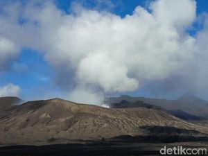 Status Gunung Bromo Masih Siaga, Jalur Pendakian Ditutup Status Gunung Bromo Masih Siaga, Jalur Pendakian Ditutup