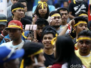 Semangat Penonton di Final Futsal PON 2016 Semangat Penonton di Final Futsal PON 2016