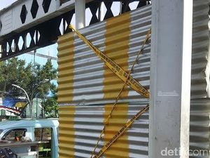 Garis Polisi Terpasang, Rangka JPO Pasar Minggu Masih Berdiri Menantang Garis Polisi Terpasang, Rangka JPO Pasar Minggu Masih Berdiri Menantang