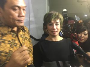 Reza Tutup Mulut Soal Dugaan Perkosaan Aa Gatot Brajamusti Reza Tutup Mulut Soal Dugaan Perkosaan Aa Gatot Brajamusti