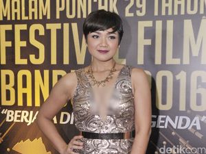 Sexy and Glamour! Gaya Nirina Zubir di Festival Film Bandung 2016