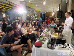 Tak Hanya Berikan Resep, Chef Chandra Juga Beri Contekan Plating yang Keren