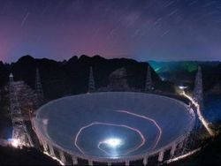 Teleskop Raksasa China Mulai Cari Alien di Bulan September