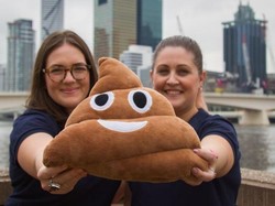 Kampanye Kanker Usus, Para Perawat di Australia Pakai Boneka Kotoran